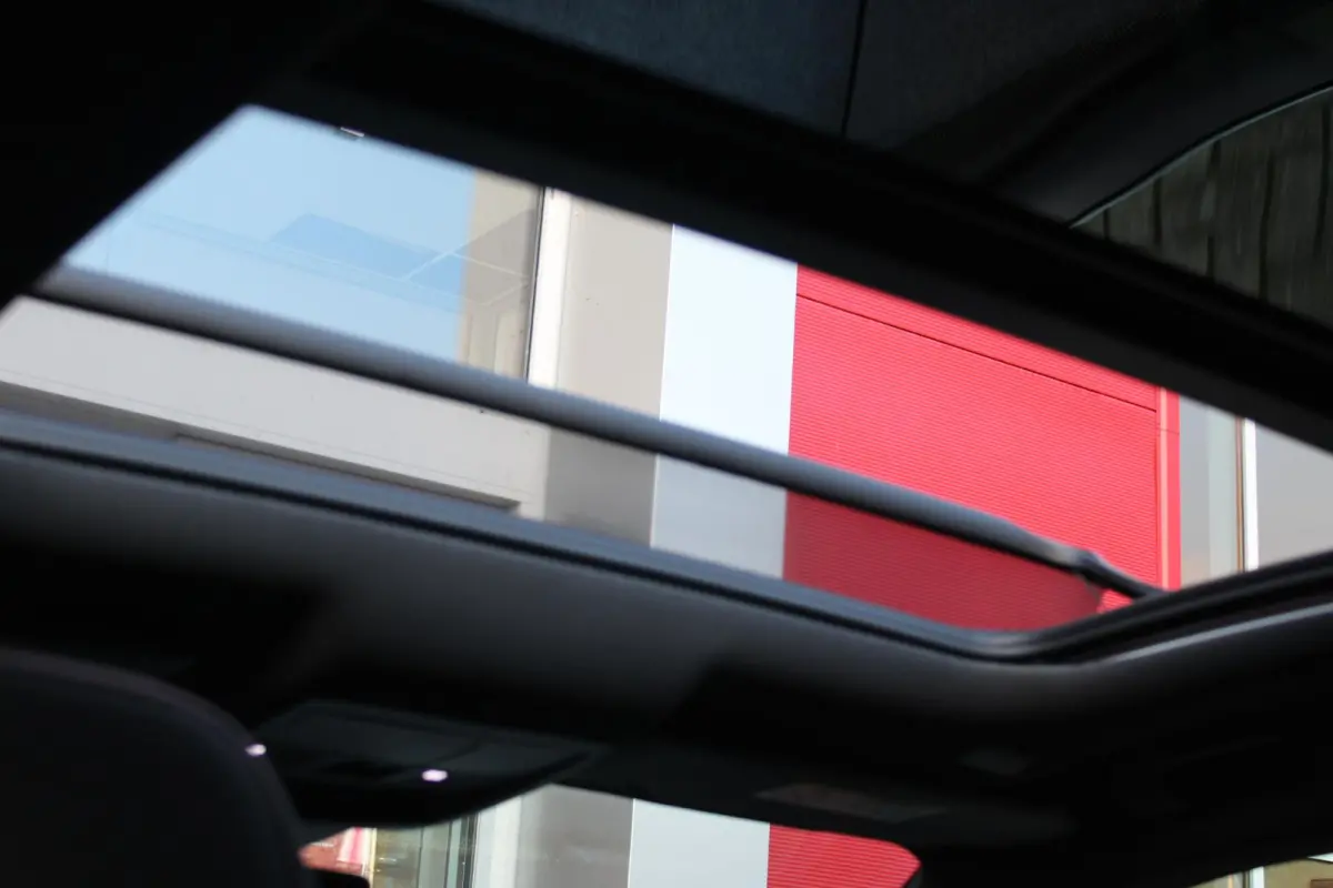 GT 325PK LAUNCH EDITION DUAL MOTOR 73KWH | PANORAMISCH SCHUIF / KANTELDAK | PREMIUM HIFI FOCAL | LEDEREN BEKLEDING NAPPA | ELEKTRISCH VERSTELBARE VOOR STOELEN, MET GEHEUGENFUNCTIE OP BESTUUR