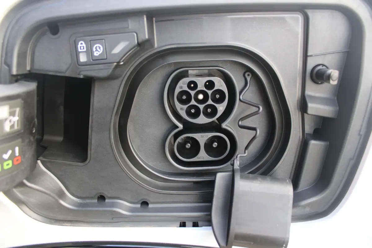 GT 325PK LAUNCH EDITION DUAL MOTOR 73KWH | PANORAMISCH SCHUIF / KANTELDAK | PREMIUM HIFI FOCAL | LEDEREN BEKLEDING NAPPA | ELEKTRISCH VERSTELBARE VOOR STOELEN, MET GEHEUGENFUNCTIE OP BESTUUR
