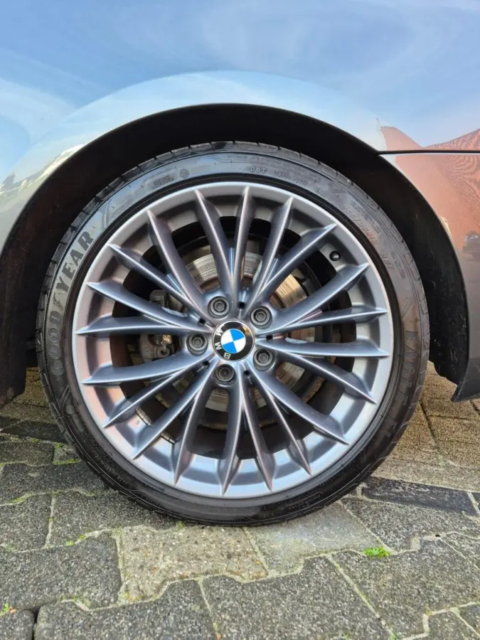 325i Exclusive