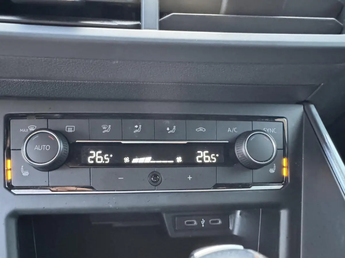 1.0 TSI 110pk R-Line DSG ACC Virtuele CockpitCarPlay Camera Leder LED Stlvw Garantie