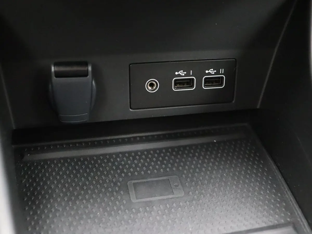 TCe 90pk Techno | Achteruitrijcamera | Navigatie | Parkeersensoren voor/achter | Climate control |