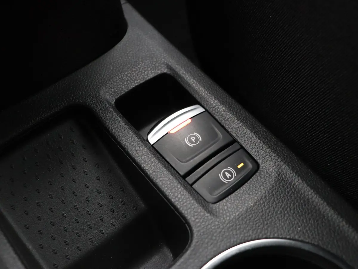 TCe 90pk Techno | Achteruitrijcamera | Navigatie | Parkeersensoren voor/achter | Climate control |