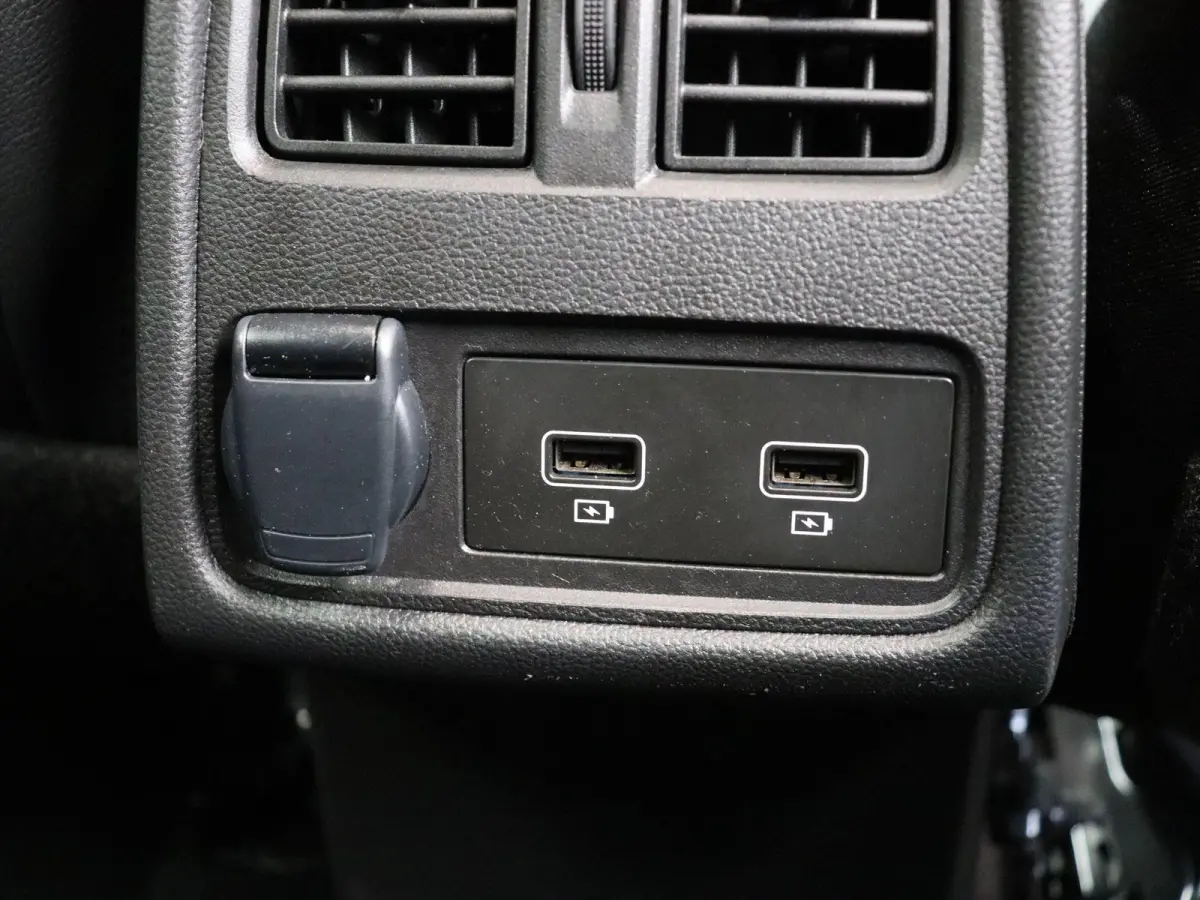 TCe 90pk Techno | Achteruitrijcamera | Navigatie | Parkeersensoren voor/achter | Climate control |