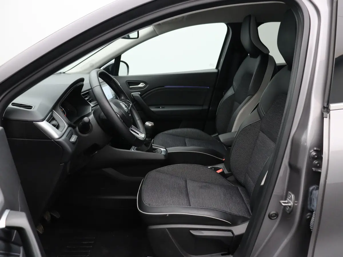 TCe 90pk Techno | Achteruitrijcamera | Navigatie | Parkeersensoren voor/achter | Climate control |