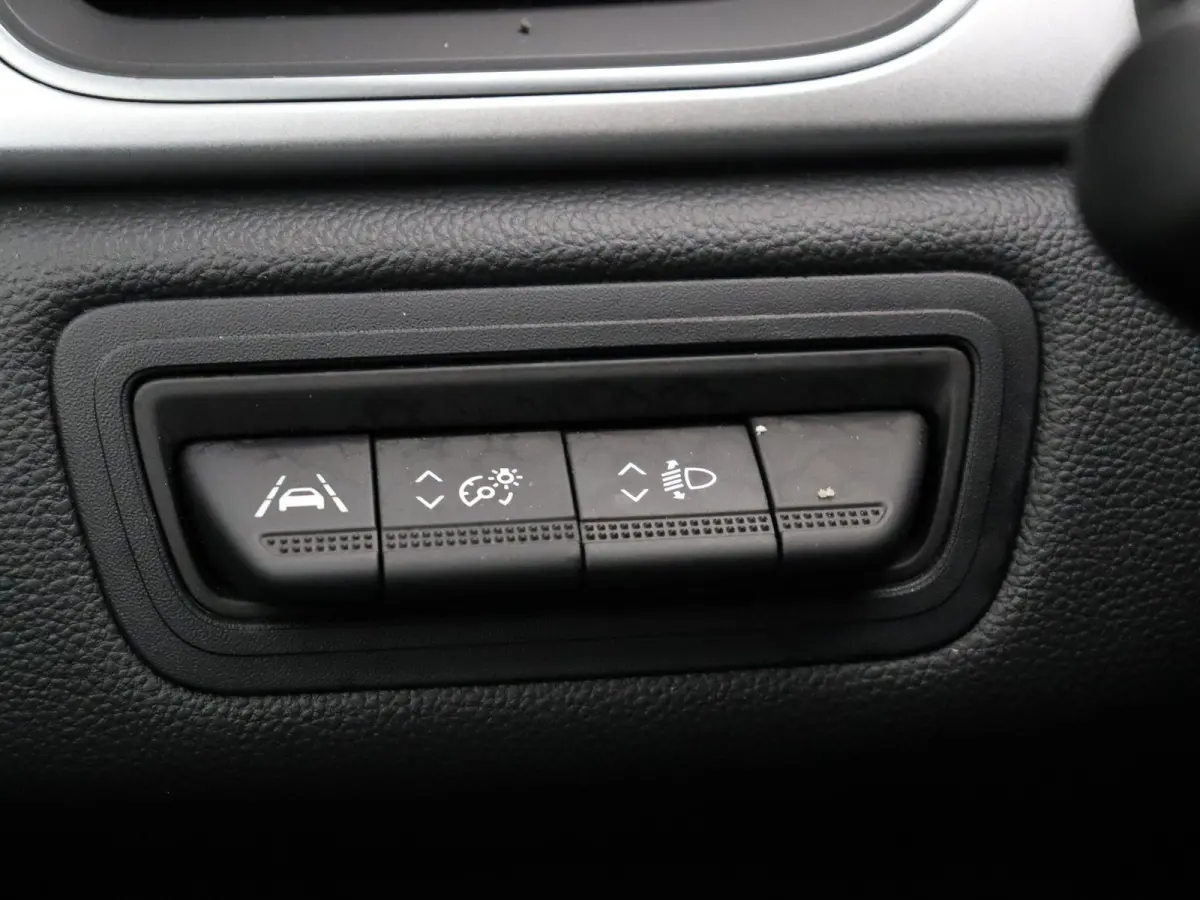 TCe 90pk Techno | Achteruitrijcamera | Navigatie | Parkeersensoren voor/achter | Climate control |
