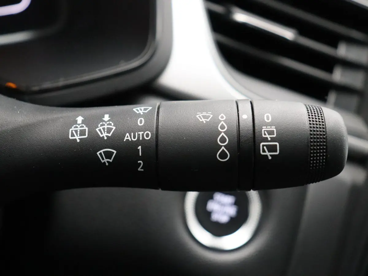 TCe 90pk Techno | Achteruitrijcamera | Navigatie | Parkeersensoren voor/achter | Climate control |