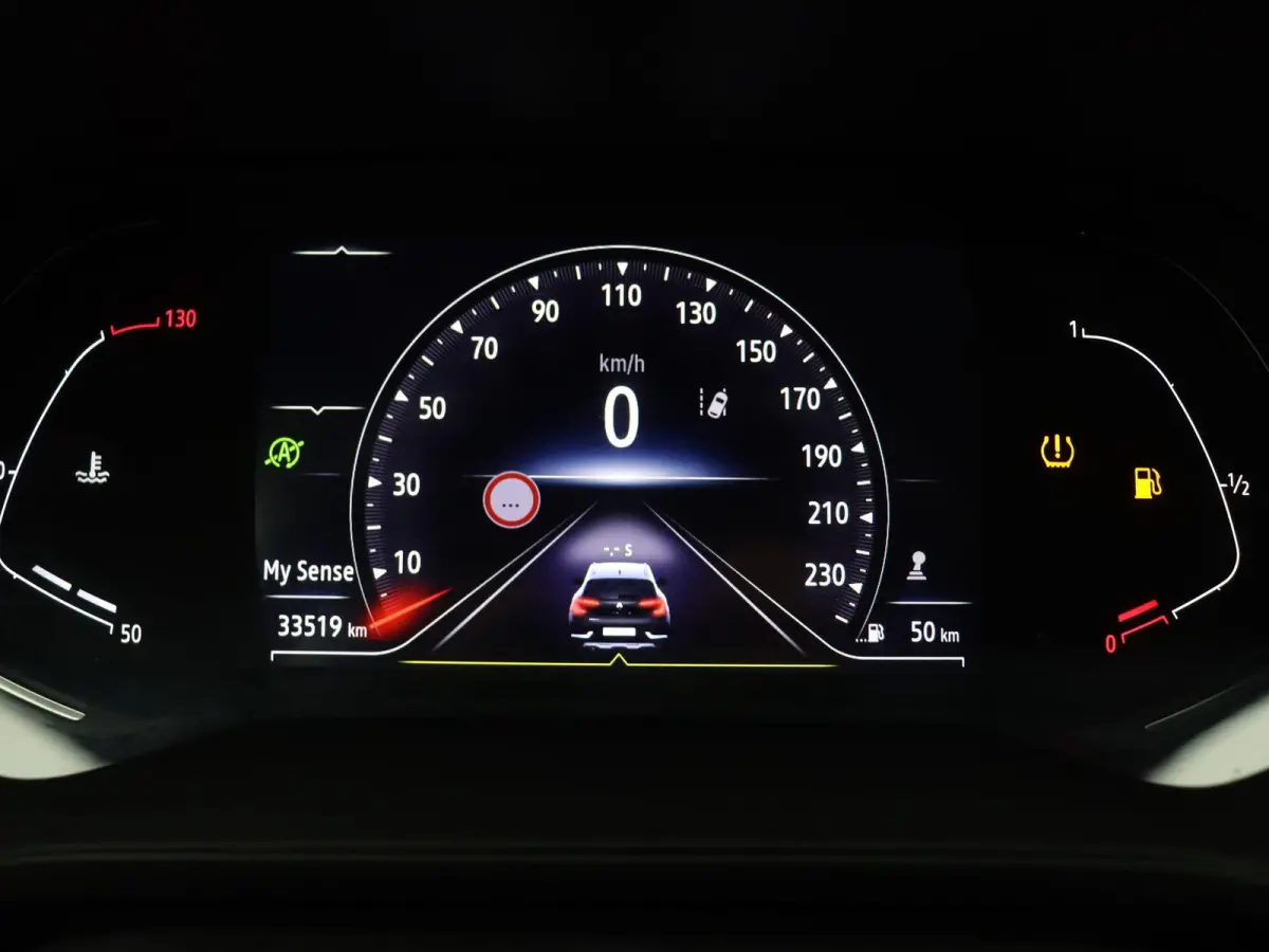 TCe 90pk Techno | Achteruitrijcamera | Navigatie | Parkeersensoren voor/achter | Climate control |