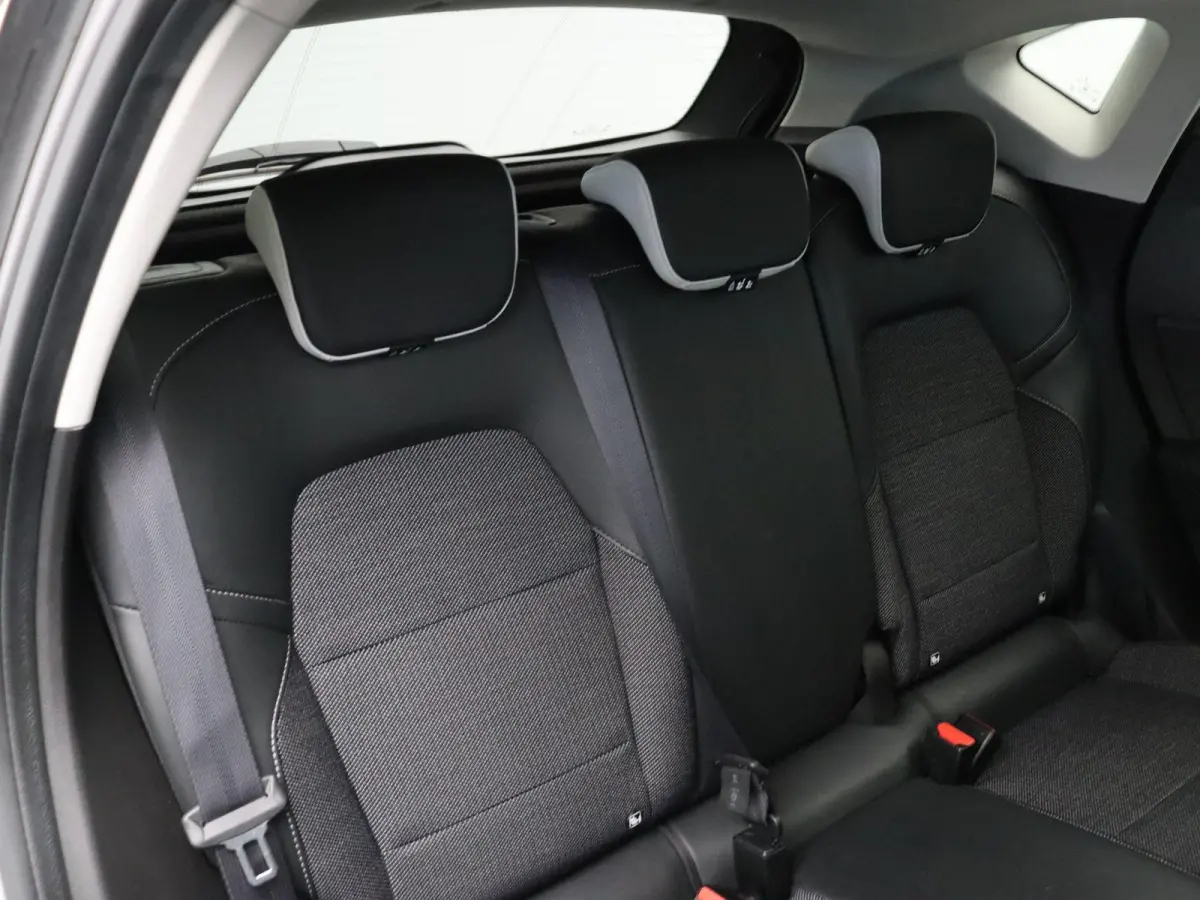 TCe 90pk Techno | Achteruitrijcamera | Navigatie | Parkeersensoren voor/achter | Climate control |