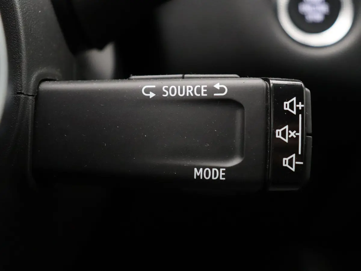 TCe 90pk Techno | Achteruitrijcamera | Navigatie | Parkeersensoren voor/achter | Climate control |