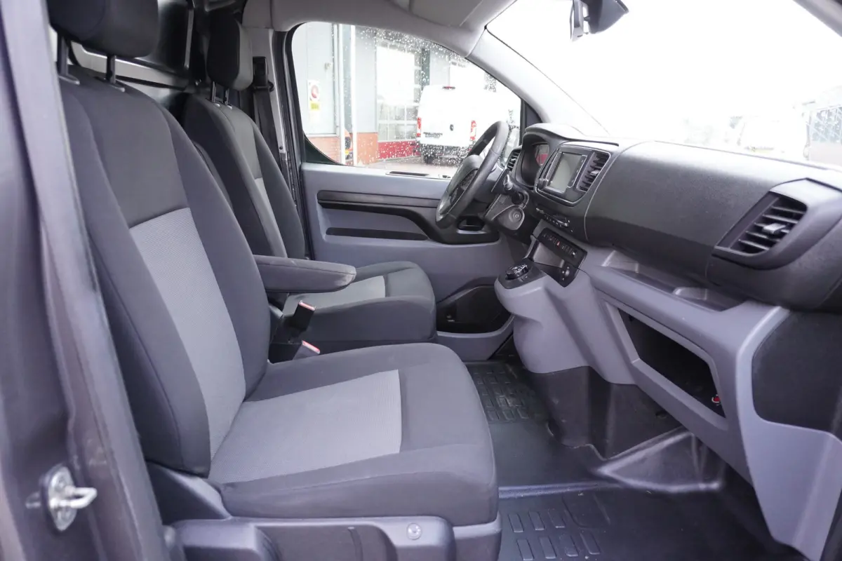 227S 2.0 BlueHDI 180 Premium Pack Automaat Nr. V101 | Airco | Cruise | Navi | Camera