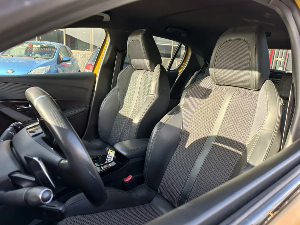 1.2 PureTech GT-Line / AUTOMAAT / LAGE KM / FULL OPTION /