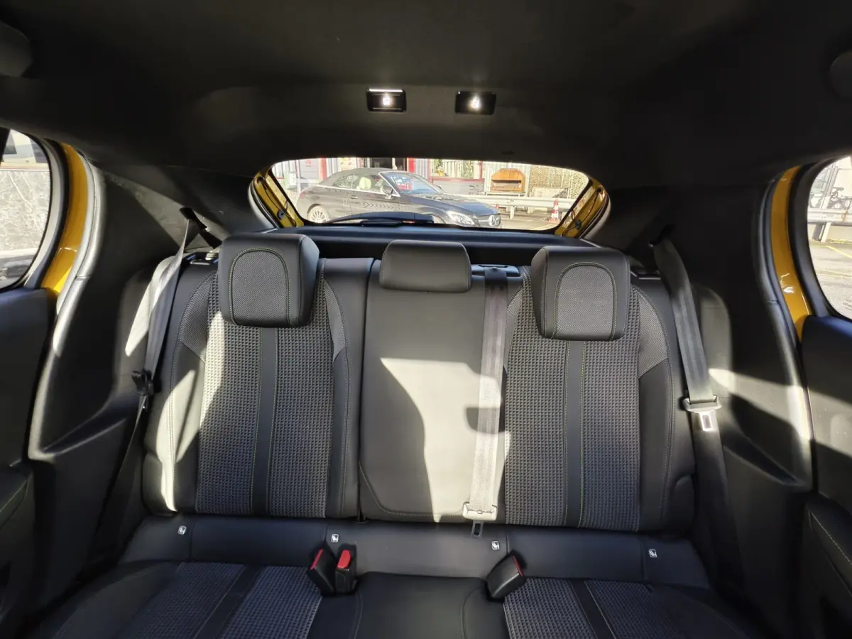 1.2 PureTech GT-Line / AUTOMAAT / LAGE KM / FULL OPTION /