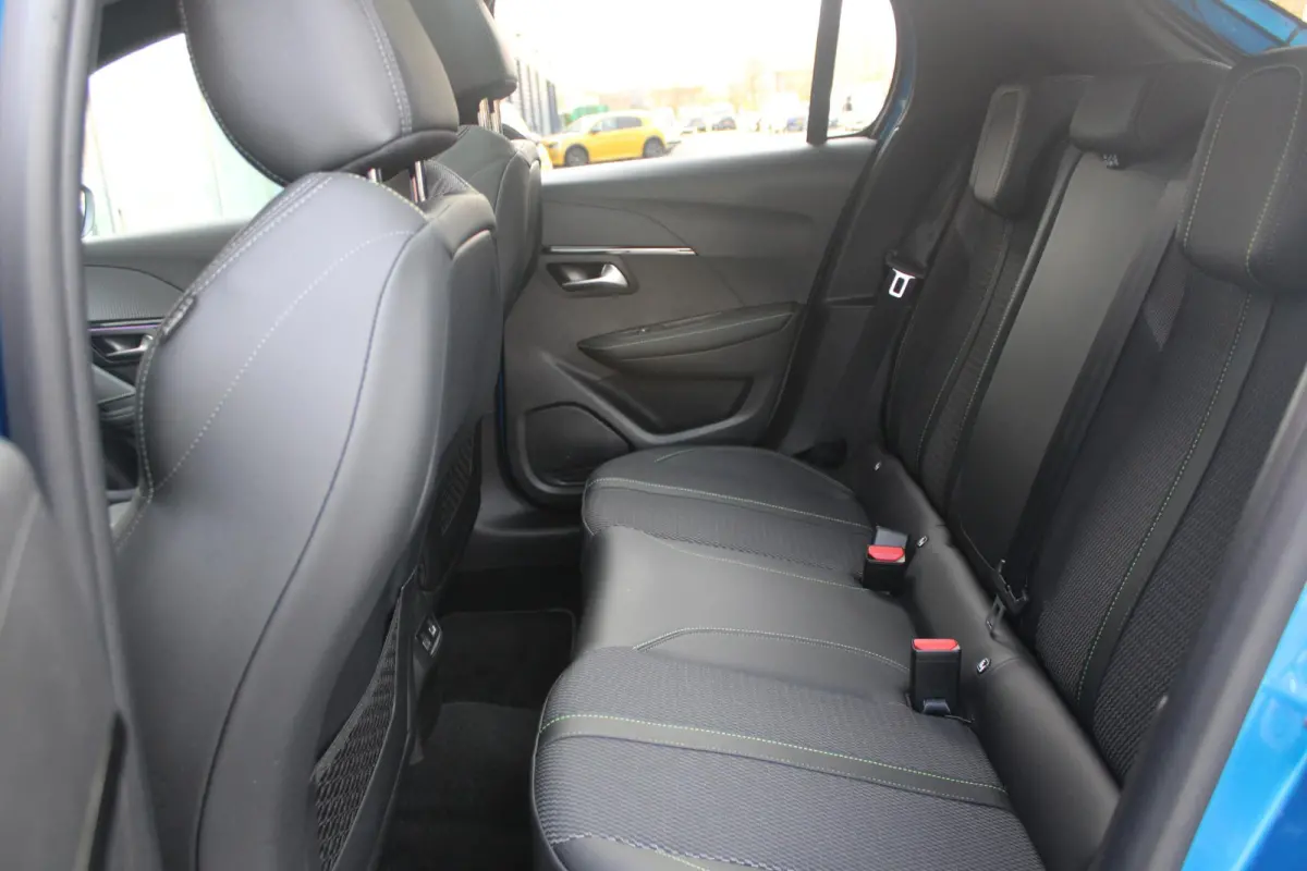 1.2 100PK GT | PANORAMA DAK | KEYLESS ENTRY/START | DRAADLOZE APPLE CARPLAY/ANDROID AUTO | CAMERA VOOR + ACHTER | DRAADLOZE TELEFOONLADER | 17" LICHTEMTALEN VELGEN | FULL LED KOPLAMPEN | DOD