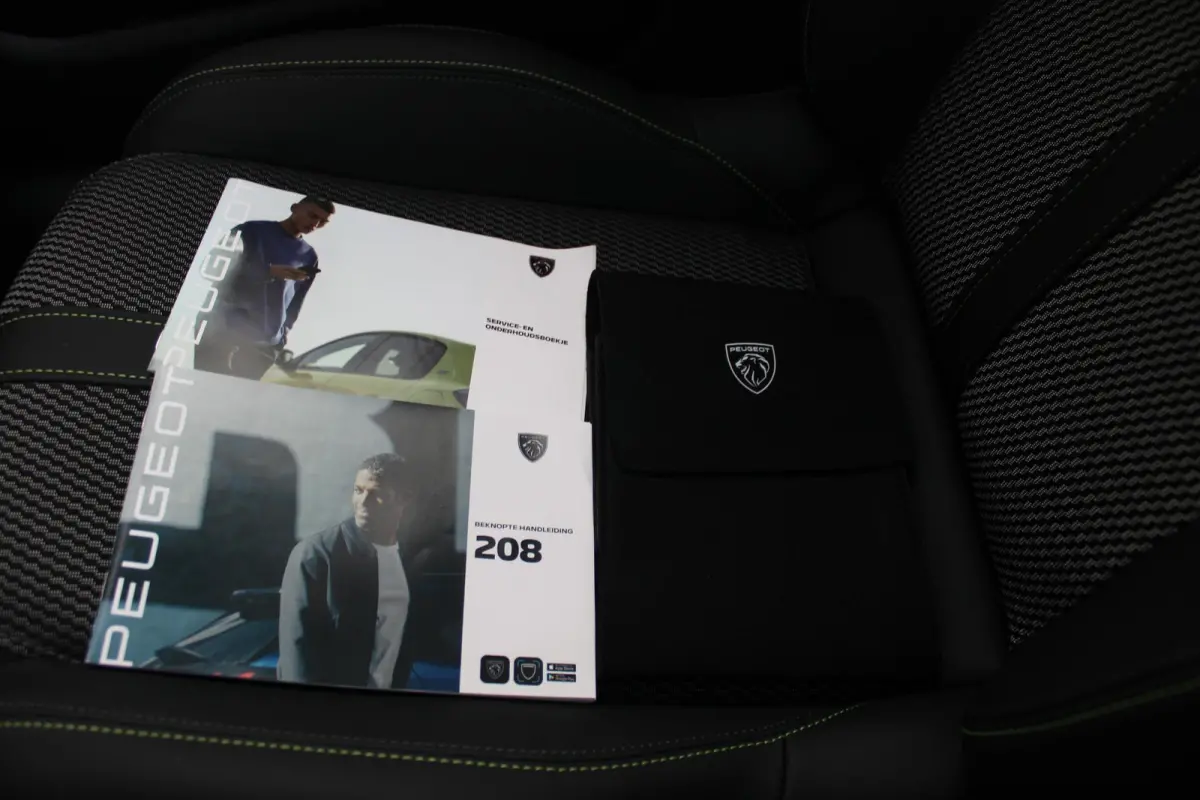 1.2 100PK GT | PANORAMA DAK | KEYLESS ENTRY/START | DRAADLOZE APPLE CARPLAY/ANDROID AUTO | CAMERA VOOR + ACHTER | DRAADLOZE TELEFOONLADER | 17" LICHTEMTALEN VELGEN | FULL LED KOPLAMPEN | DOD