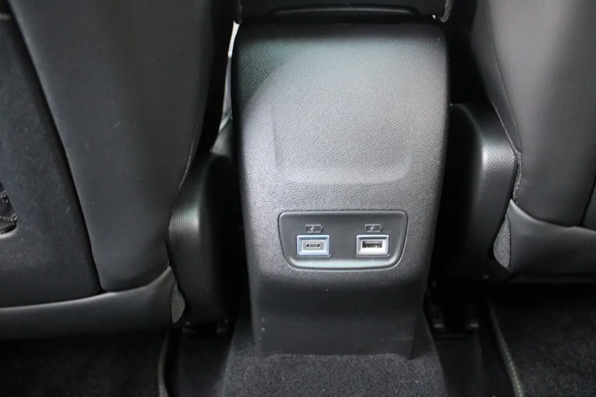 1.2 100PK GT | PANORAMA DAK | KEYLESS ENTRY/START | DRAADLOZE APPLE CARPLAY/ANDROID AUTO | CAMERA VOOR + ACHTER | DRAADLOZE TELEFOONLADER | 17" LICHTEMTALEN VELGEN | FULL LED KOPLAMPEN | DOD