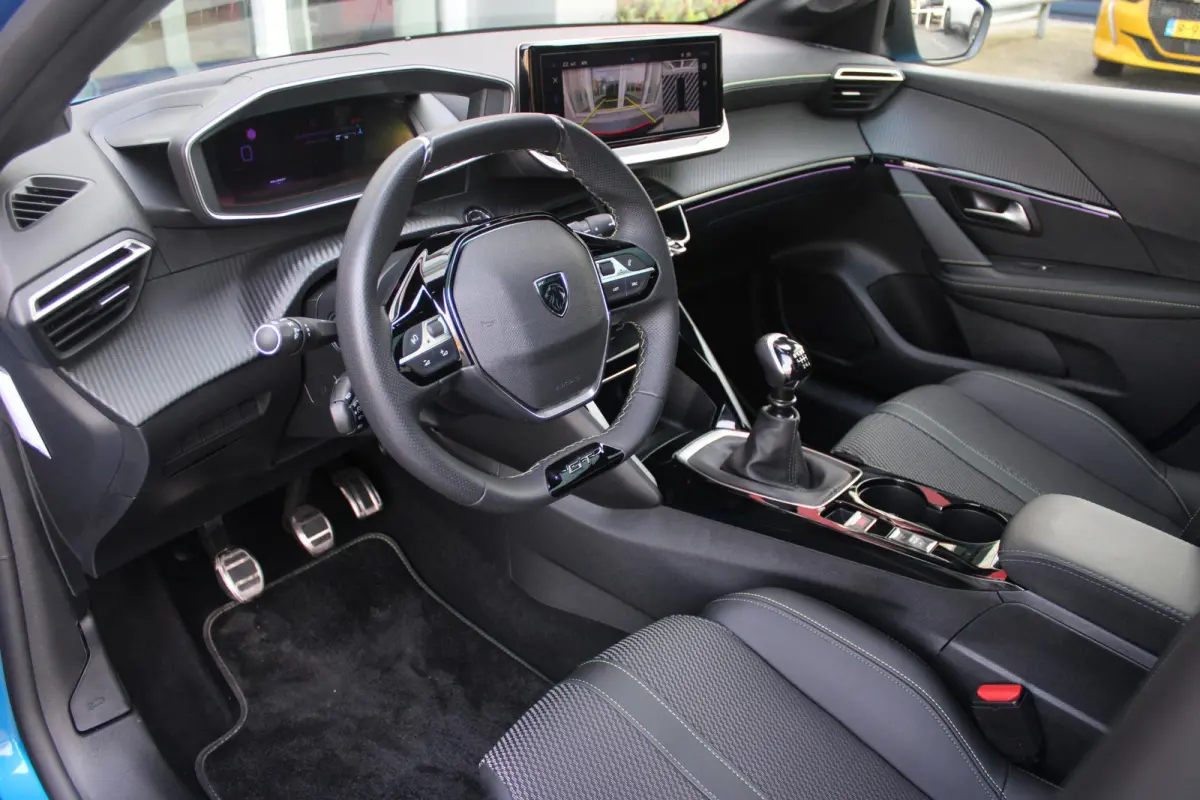1.2 100PK GT | PANORAMA DAK | KEYLESS ENTRY/START | DRAADLOZE APPLE CARPLAY/ANDROID AUTO | CAMERA VOOR + ACHTER | DRAADLOZE TELEFOONLADER | 17" LICHTEMTALEN VELGEN | FULL LED KOPLAMPEN | DOD