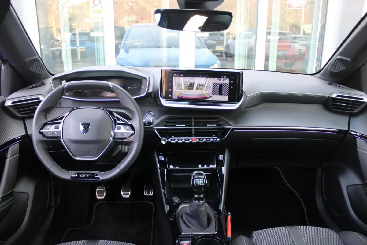 1.2 100PK GT | PANORAMA DAK | KEYLESS ENTRY/START | DRAADLOZE APPLE CARPLAY/ANDROID AUTO | CAMERA VOOR + ACHTER | DRAADLOZE TELEFOONLADER | 17" LICHTEMTALEN VELGEN | FULL LED KOPLAMPEN | DOD