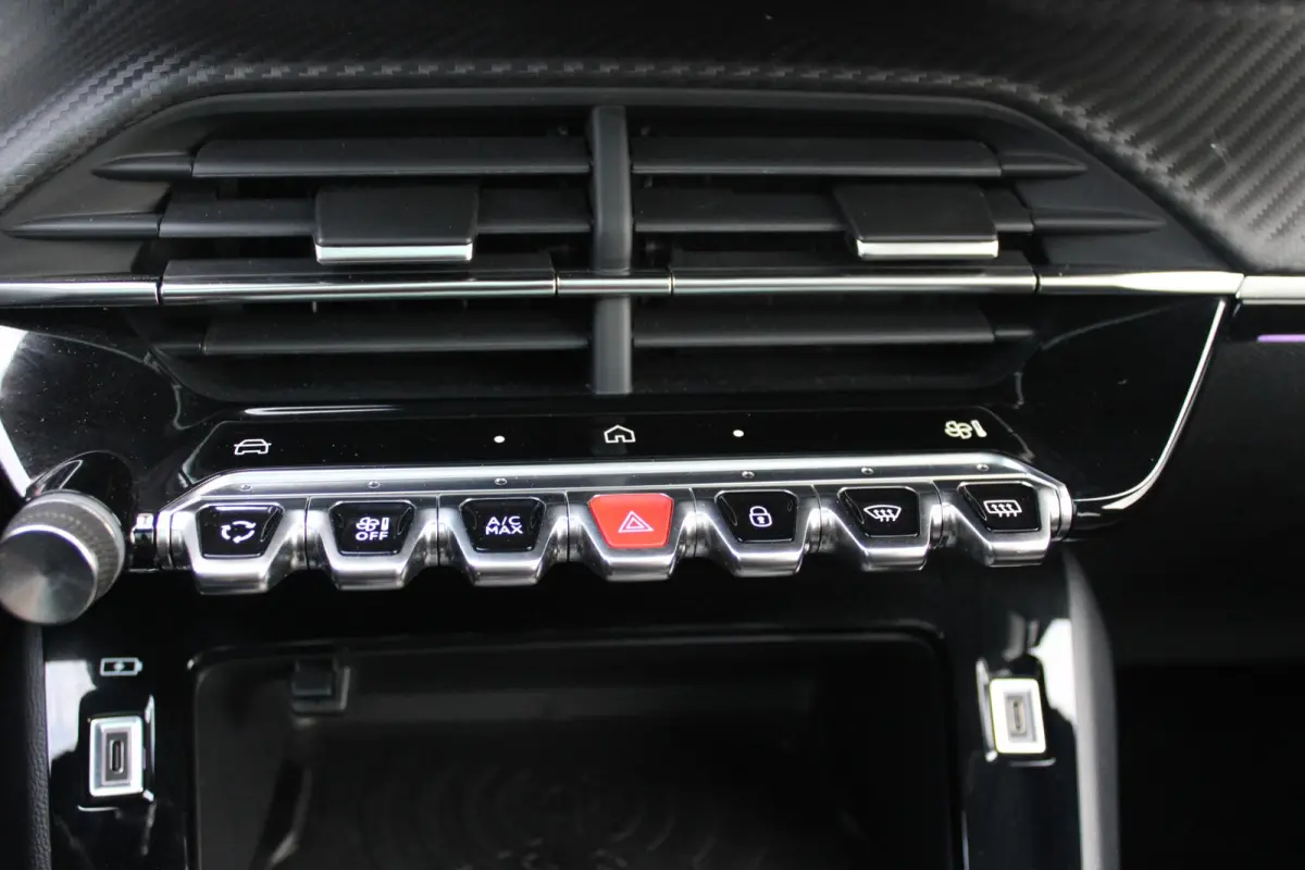 1.2 100PK GT | PANORAMA DAK | KEYLESS ENTRY/START | DRAADLOZE APPLE CARPLAY/ANDROID AUTO | CAMERA VOOR + ACHTER | DRAADLOZE TELEFOONLADER | 17" LICHTEMTALEN VELGEN | FULL LED KOPLAMPEN | DOD