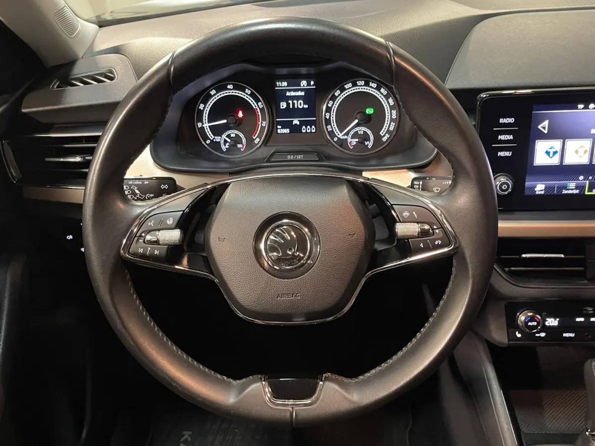 1.0 TSI Business Edition 16"/ Stoel + stuurverwarming/Keyless/Camera/Apple Carplay & Android Auto/PDC v+a/Climate