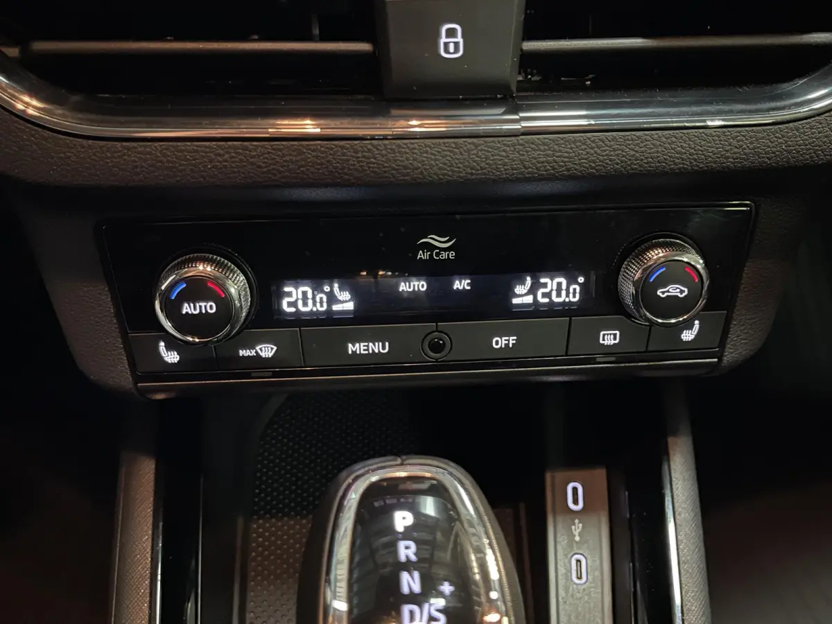 1.0 TSI Business Edition 16"/ Stoel + stuurverwarming/Keyless/Camera/Apple Carplay & Android Auto/PDC v+a/Climate