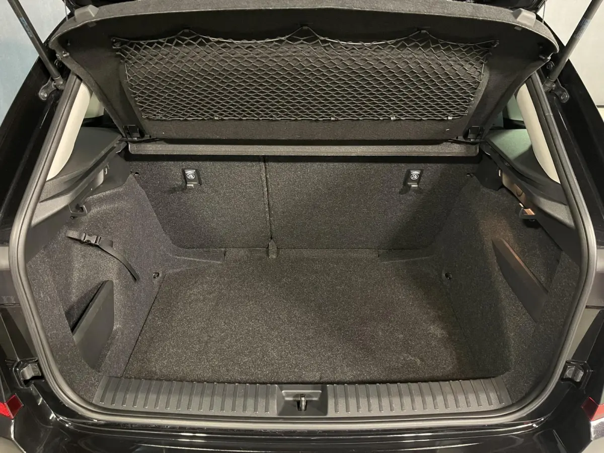 1.0 TSI Business Edition 16"/ Stoel + stuurverwarming/Keyless/Camera/Apple Carplay & Android Auto/PDC v+a/Climate