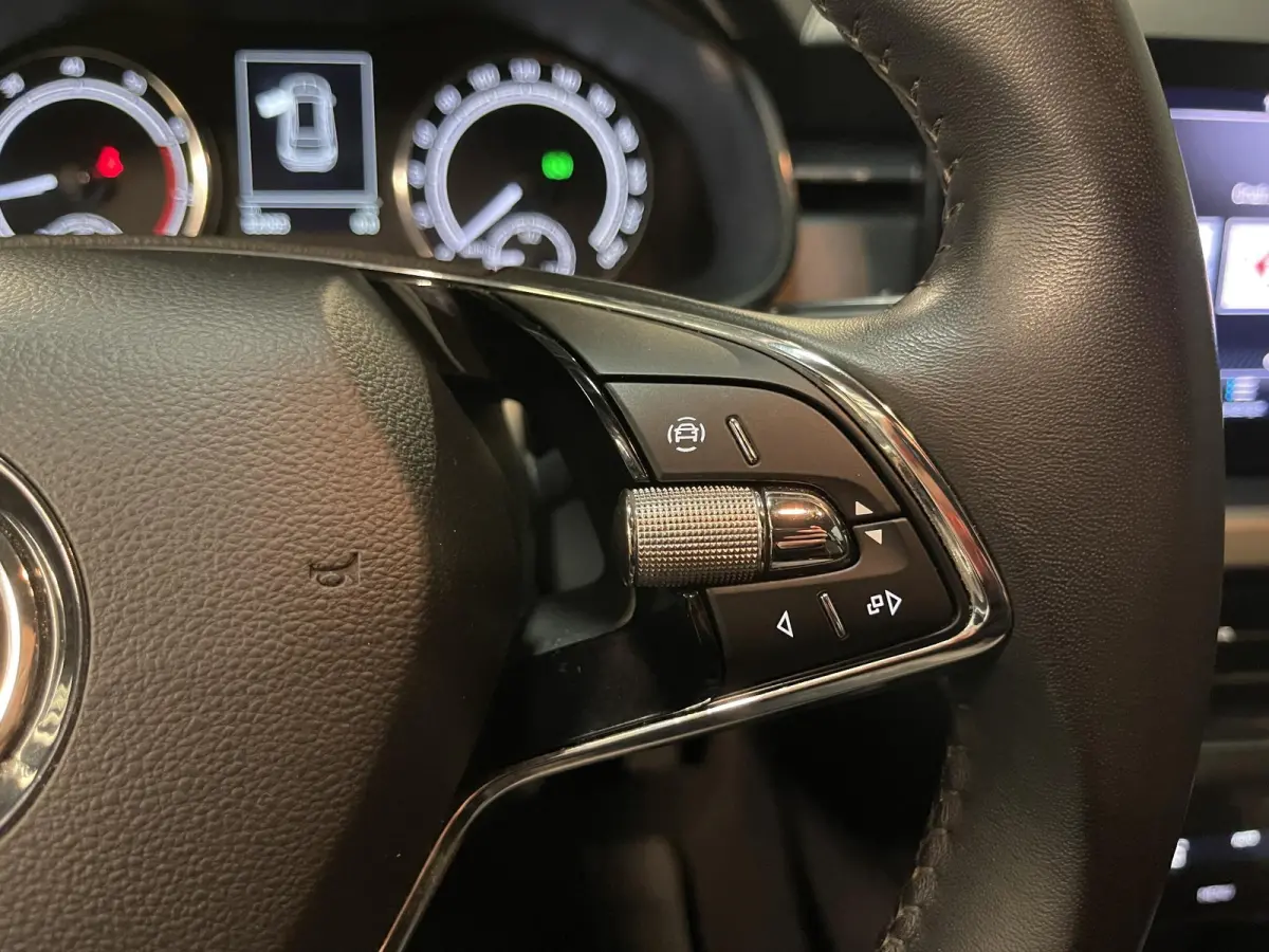 1.0 TSI Business Edition 16"/ Stoel + stuurverwarming/Keyless/Camera/Apple Carplay & Android Auto/PDC v+a/Climate