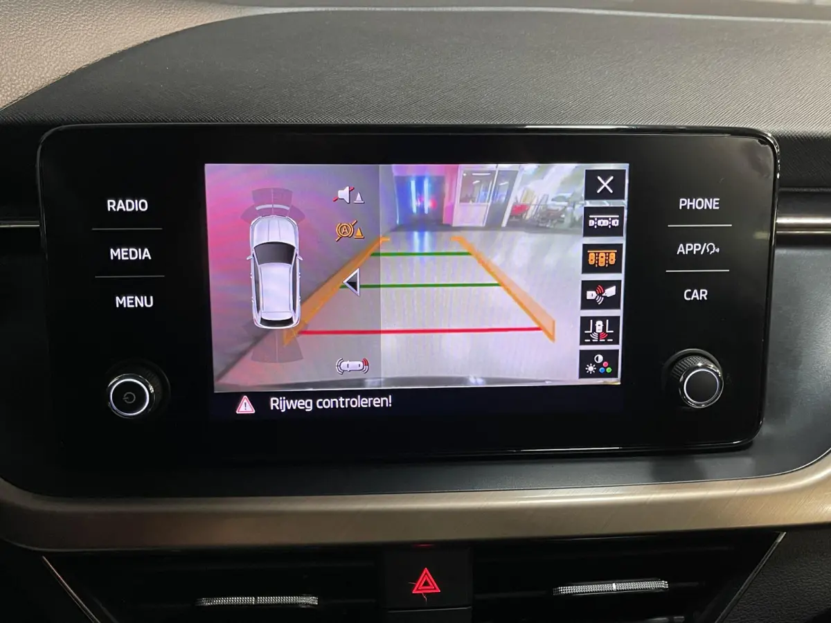 1.0 TSI Business Edition 16"/ Stoel + stuurverwarming/Keyless/Camera/Apple Carplay & Android Auto/PDC v+a/Climate