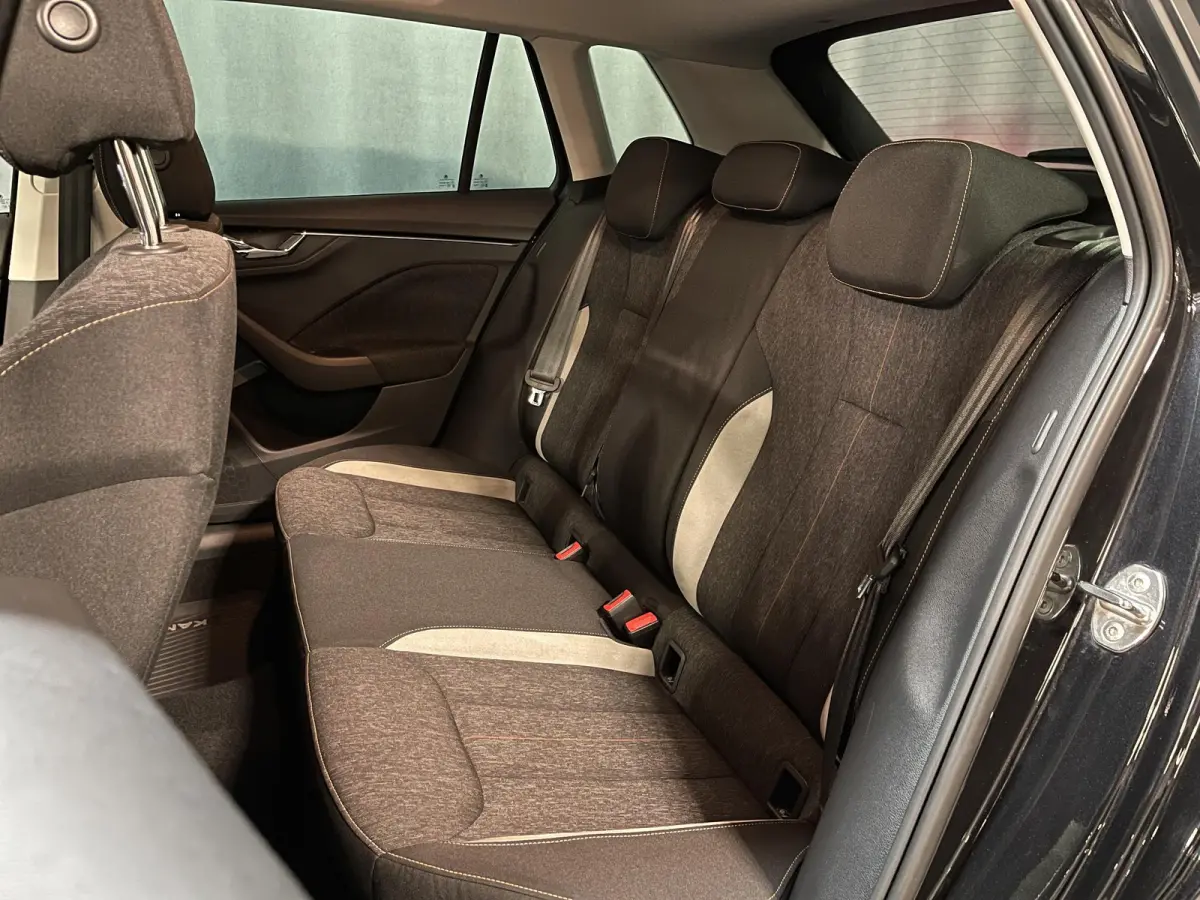 1.0 TSI Business Edition 16"/ Stoel + stuurverwarming/Keyless/Camera/Apple Carplay & Android Auto/PDC v+a/Climate