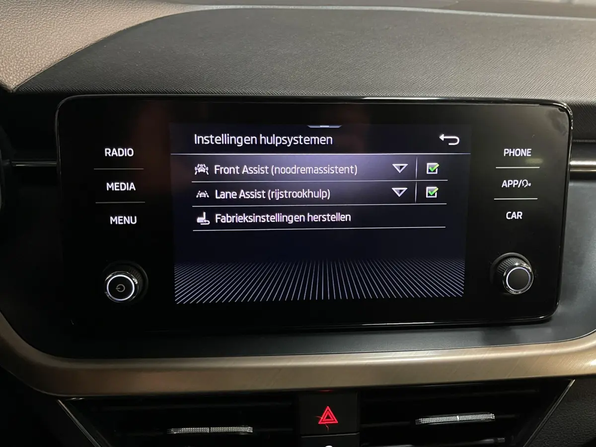 1.0 TSI Business Edition 16"/ Stoel + stuurverwarming/Keyless/Camera/Apple Carplay & Android Auto/PDC v+a/Climate