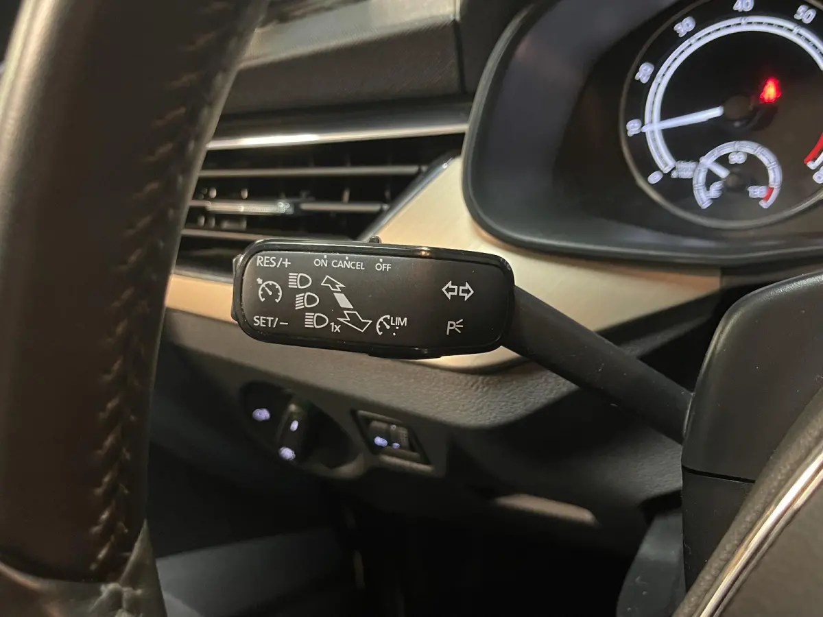 1.0 TSI Business Edition 16"/ Stoel + stuurverwarming/Keyless/Camera/Apple Carplay & Android Auto/PDC v+a/Climate