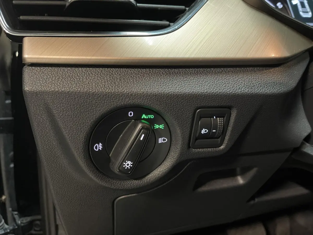 1.0 TSI Business Edition 16"/ Stoel + stuurverwarming/Keyless/Camera/Apple Carplay & Android Auto/PDC v+a/Climate