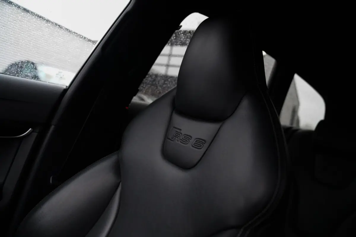 5.0 TFSI RS 6 | 100% onderhouden | Youngtimer | Sport uitlaat | TOP conditie | Cruise control | Luxe Leder |