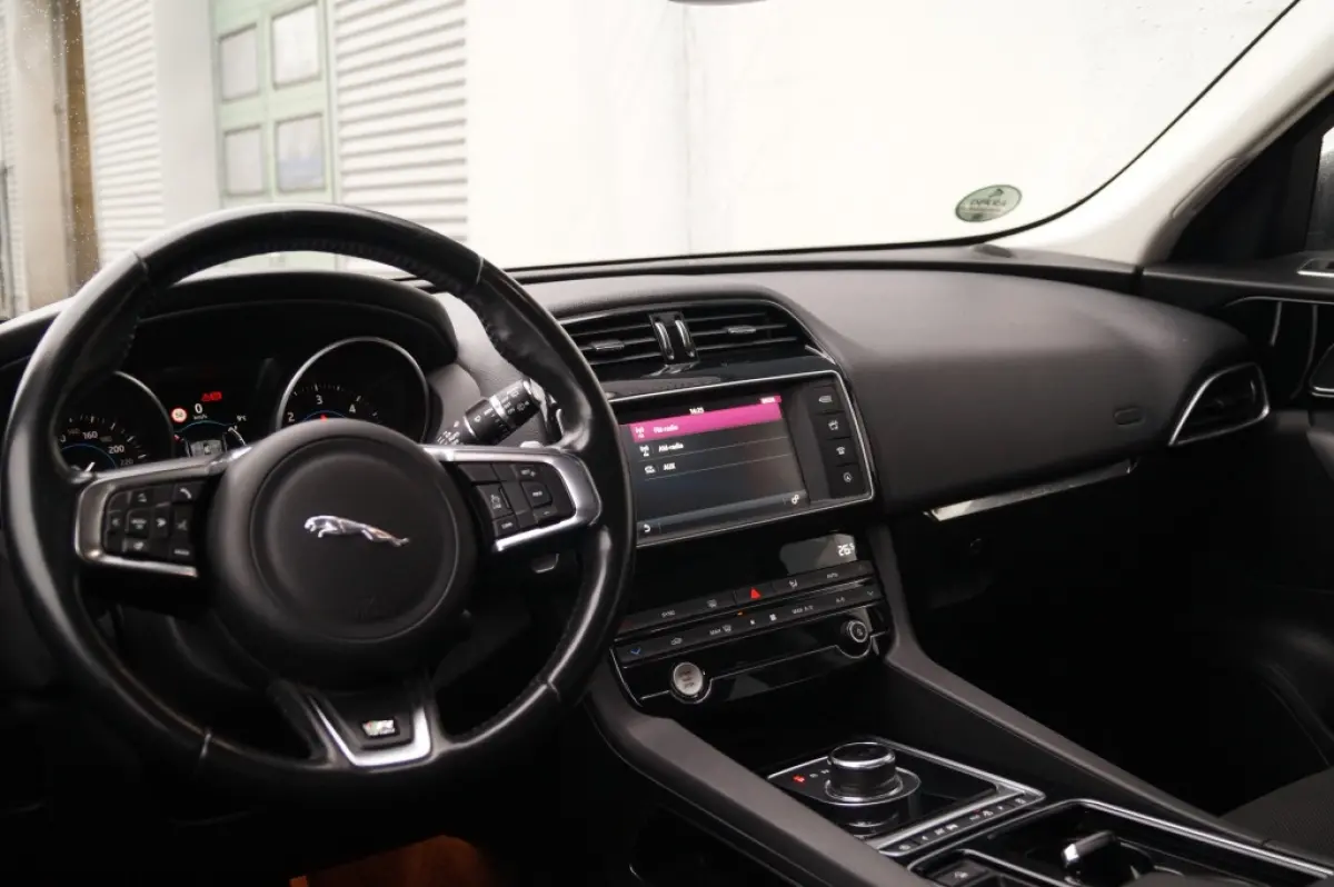 2.0d 180pk Automaat AWD R-Sport Business Pack