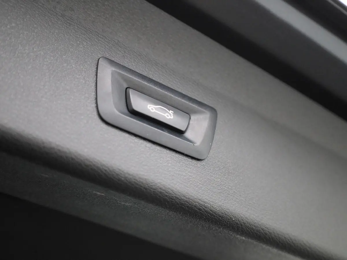 xDrive25e Executive | Automaat | Camera | Navigatie | Climate Control |