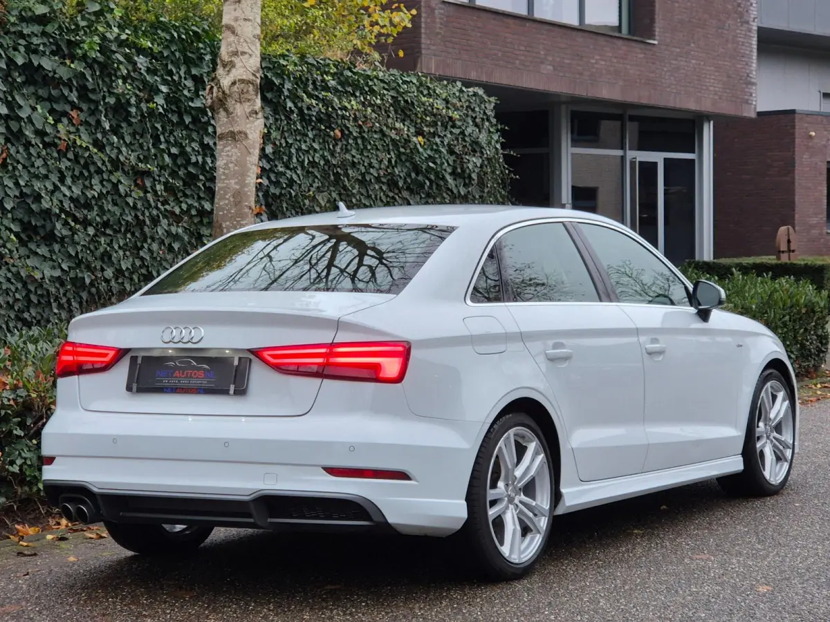 3x 1e eig. S Line Edition Massage Android CarPlay Apple Virtual dash Adaptieve Cruise Line Assist Navi NAP 1.5 TFSI Sport
