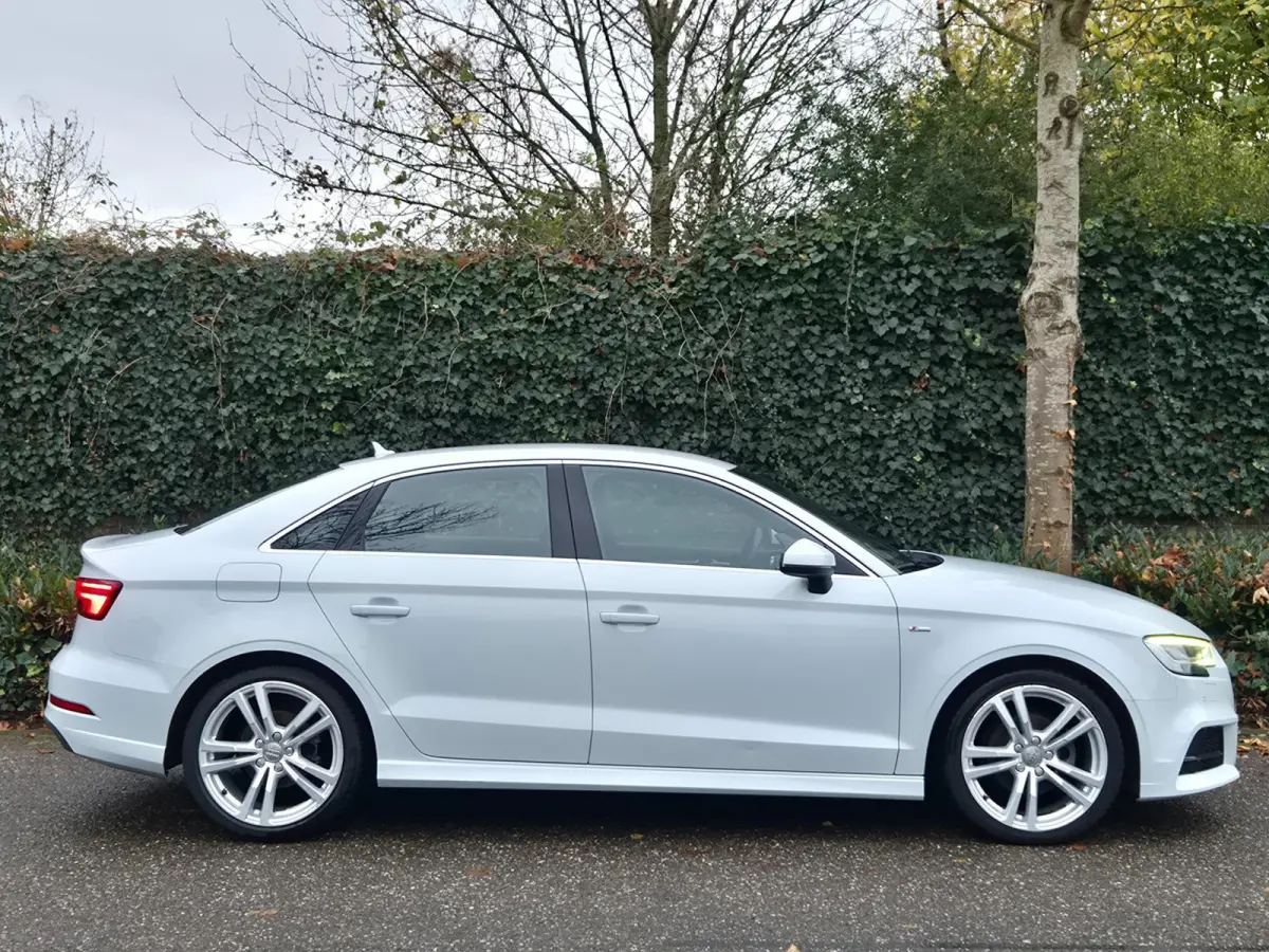 3x 1e eig. S Line Edition Massage Android CarPlay Apple Virtual dash Adaptieve Cruise Line Assist Navi NAP 1.5 TFSI Sport