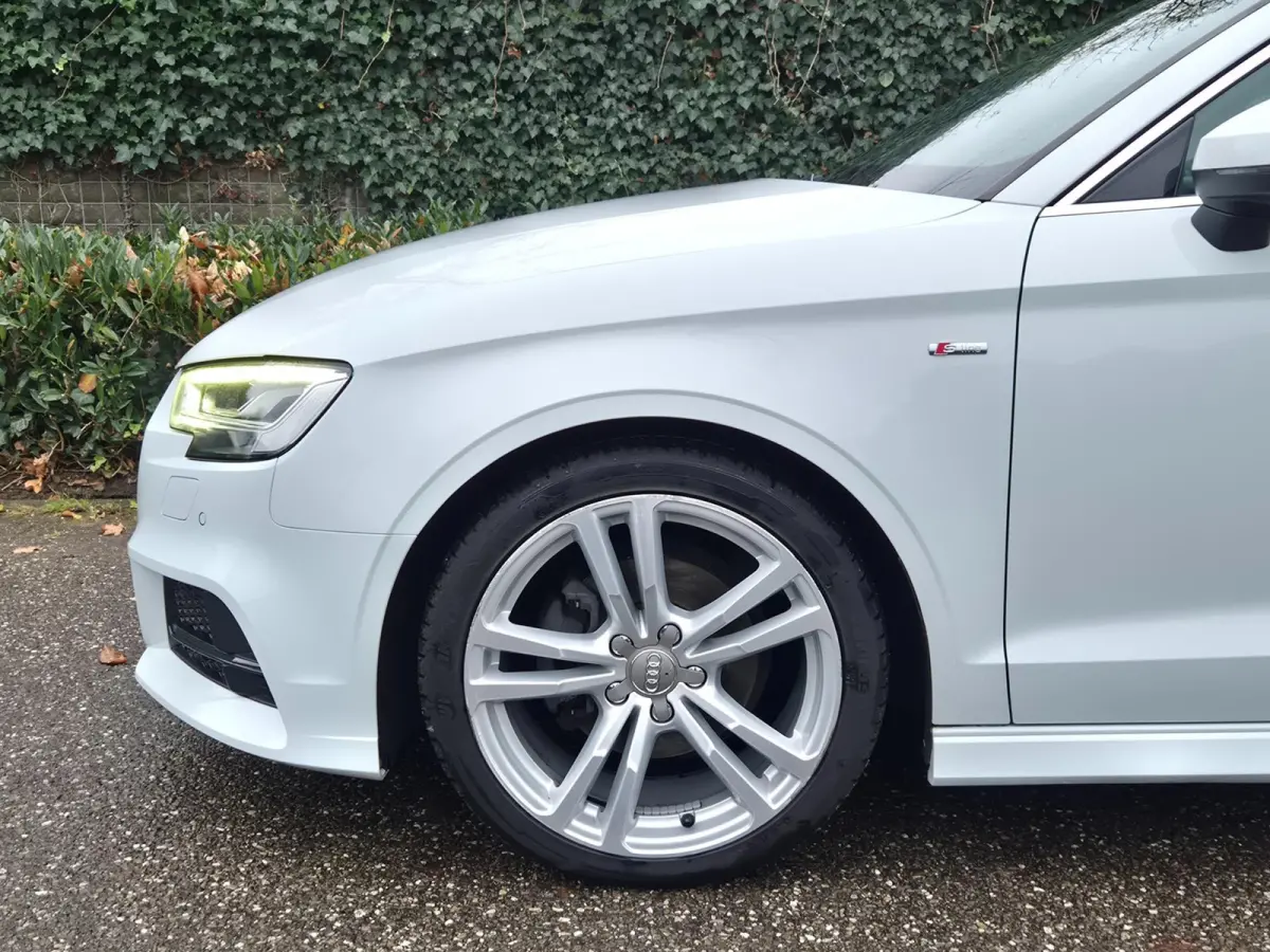 3x 1e eig. S Line Edition Massage Android CarPlay Apple Virtual dash Adaptieve Cruise Line Assist Navi NAP 1.5 TFSI Sport