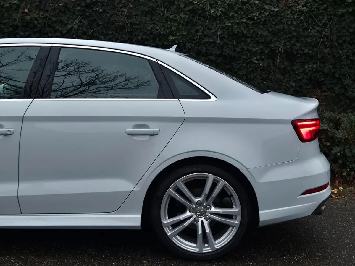 3x 1e eig. S Line Edition Massage Android CarPlay Apple Virtual dash Adaptieve Cruise Line Assist Navi NAP 1.5 TFSI Sport