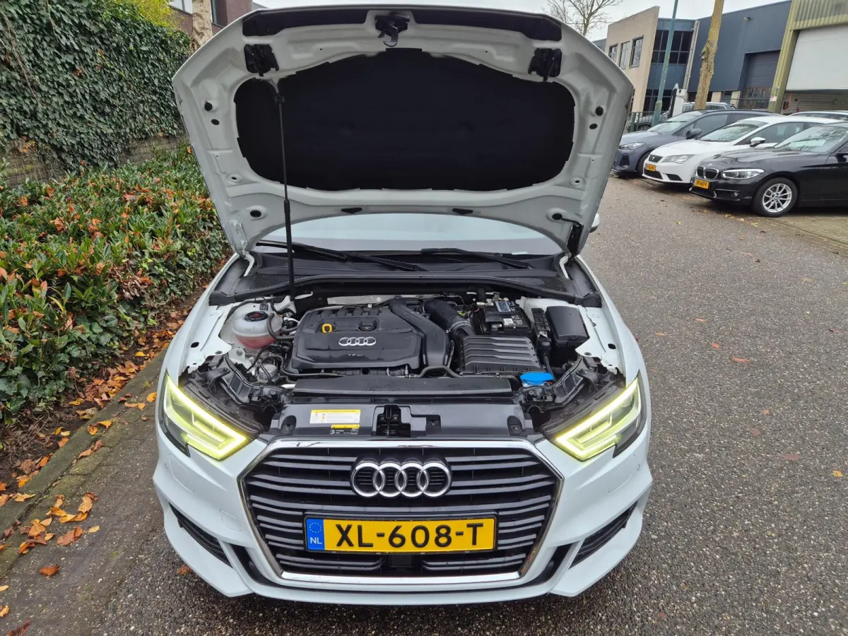 3x 1e eig. S Line Edition Massage Android CarPlay Apple Virtual dash Adaptieve Cruise Line Assist Navi NAP 1.5 TFSI Sport