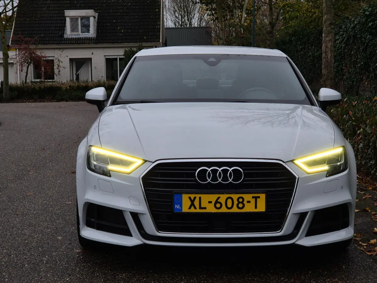 3x 1e eig. S Line Edition Massage Android CarPlay Apple Virtual dash Adaptieve Cruise Line Assist Navi NAP 1.5 TFSI Sport
