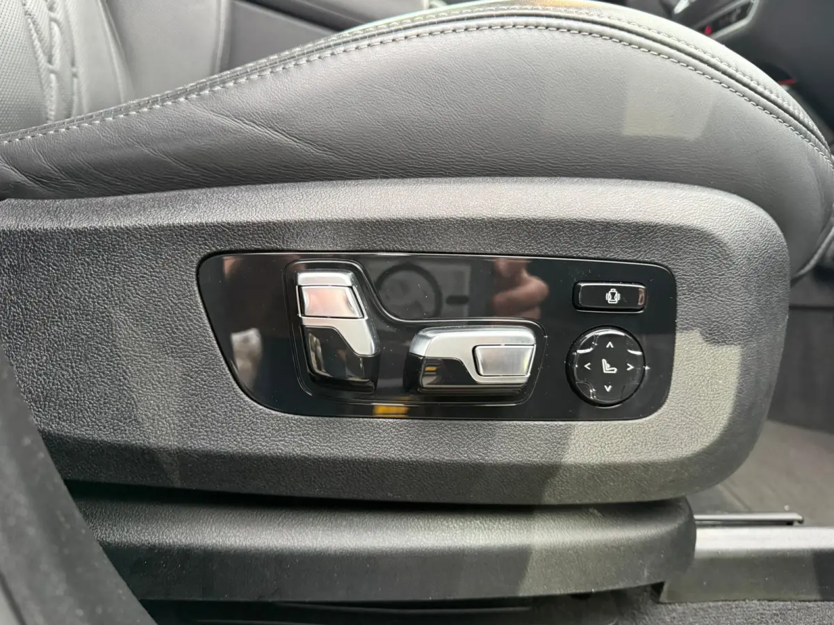 XDrive50e Launch Edition M-Pakket