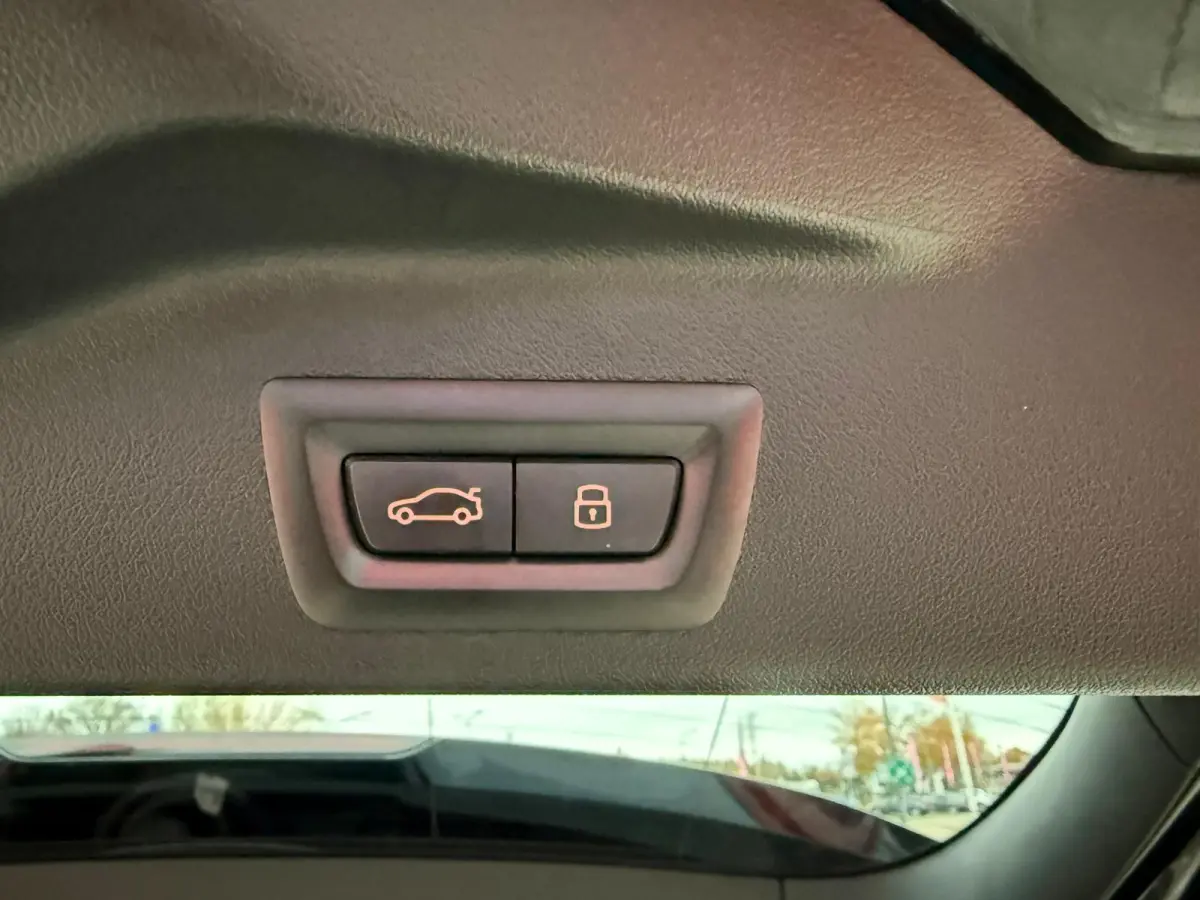 XDrive50e Launch Edition M-Pakket