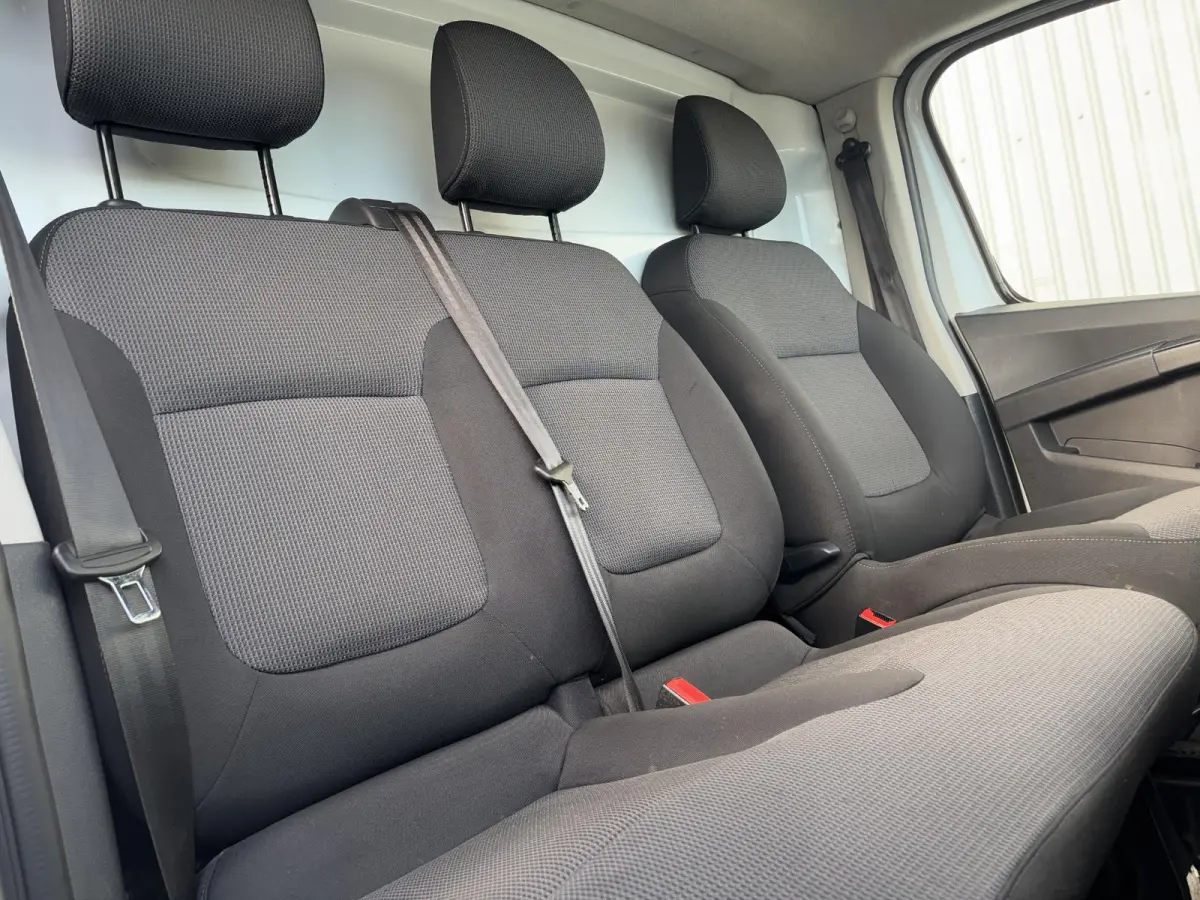 2.0 dCi 110 T30 L2H1*A/C*CRUISE*NAV*HAAK*3PERS*TEL