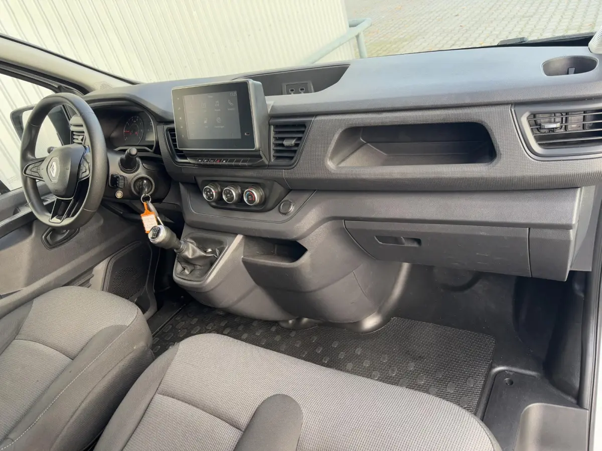 2.0 dCi 110 T30 L2H1*A/C*CRUISE*NAV*HAAK*3PERS*TEL