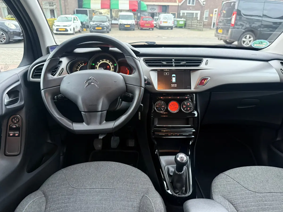 1.0 PureTech Feel Edition, Navigatie,Climate control,Cruise control,Isofix