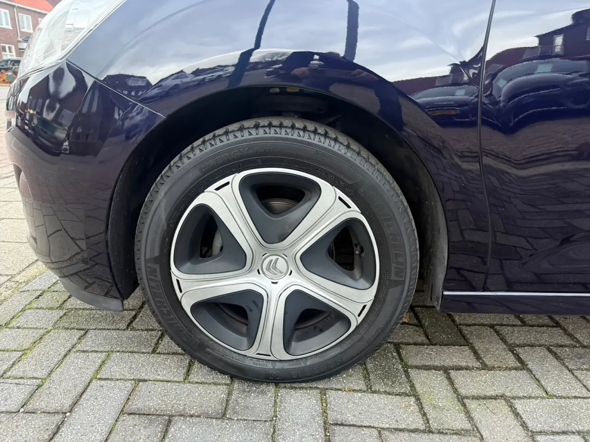 1.0 PureTech Feel Edition, Navigatie,Climate control,Cruise control,Isofix