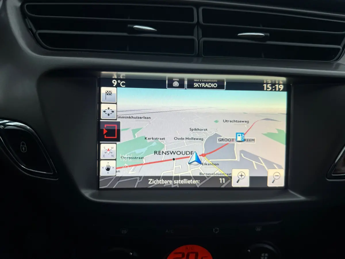 1.0 PureTech Feel Edition, Navigatie,Climate control,Cruise control,Isofix