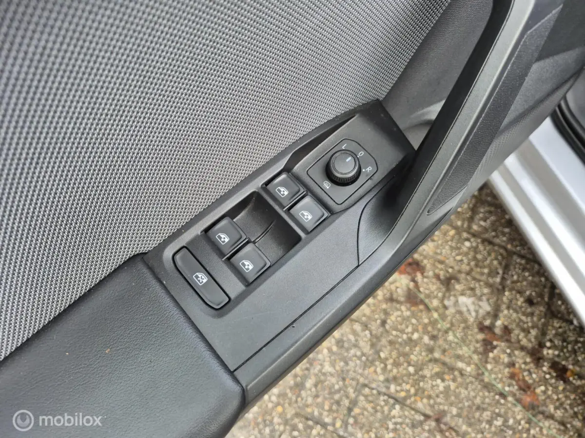 1.0 TSI STYLE BUSINESS INTENSE • CAMERA • CARPLAY •