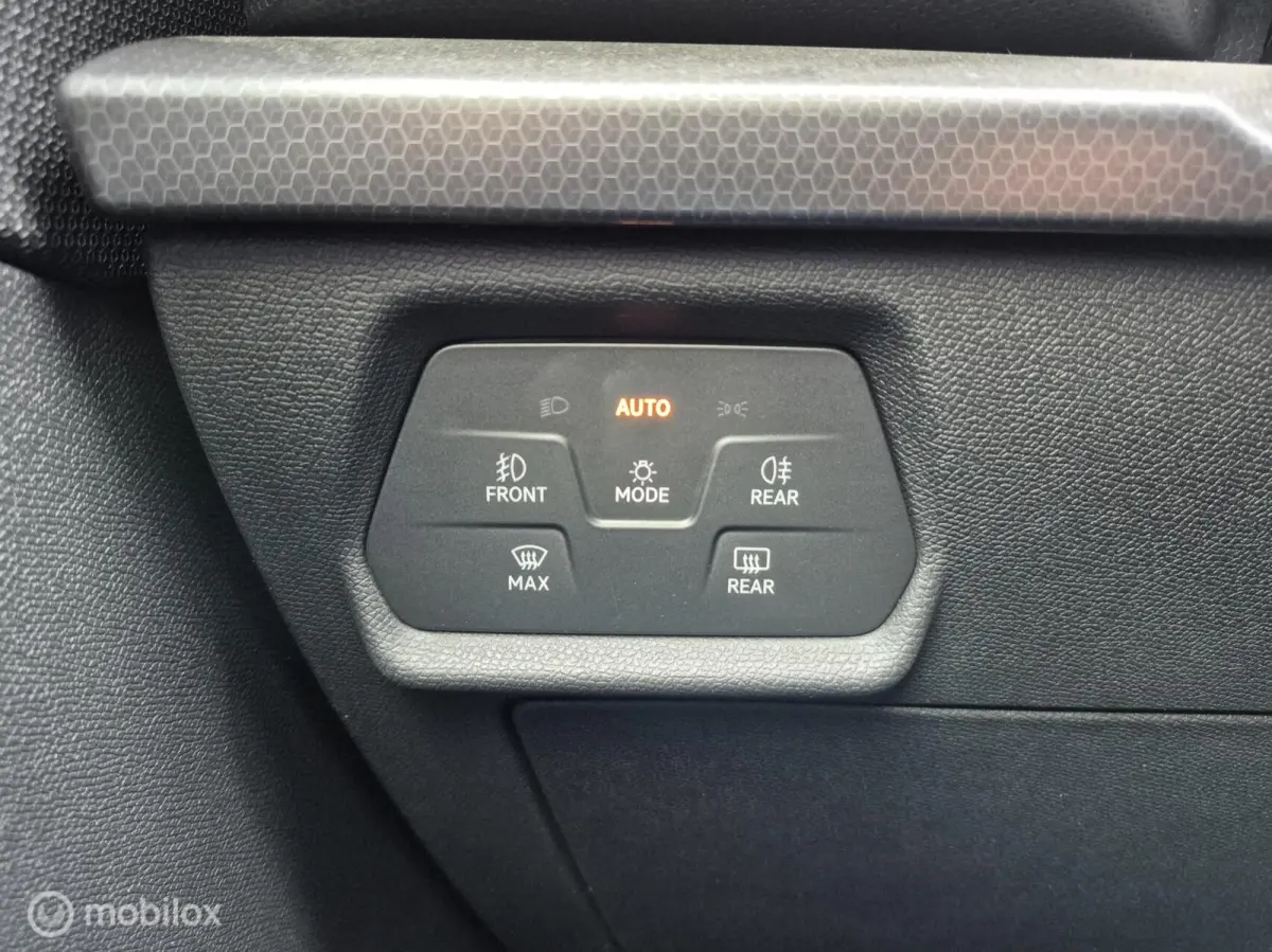 1.0 TSI STYLE BUSINESS INTENSE • CAMERA • CARPLAY •