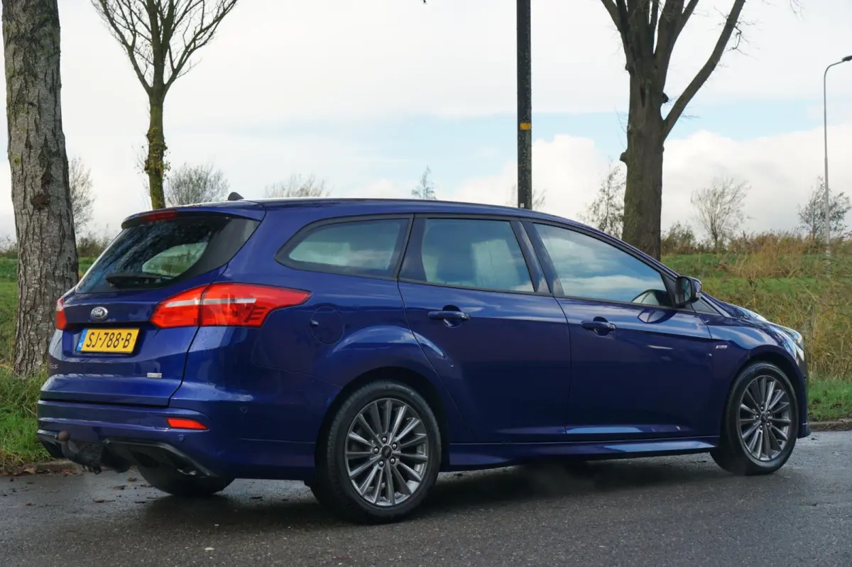 1.0 Ecoboost 125pk ST-Line - Deep Impact Blue - Carplay/360 camera/Nav